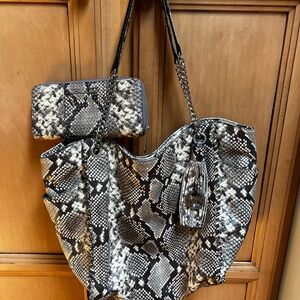Michael Kors purse and wallet. In excellent condition